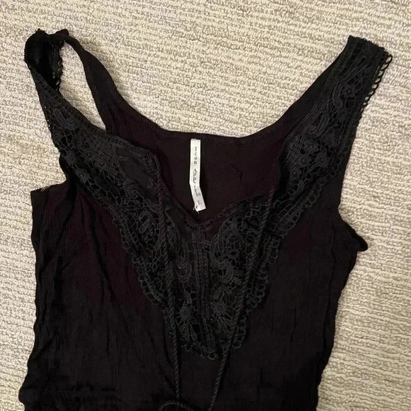 Large black short romper with embroidery - Picture 2 of 4